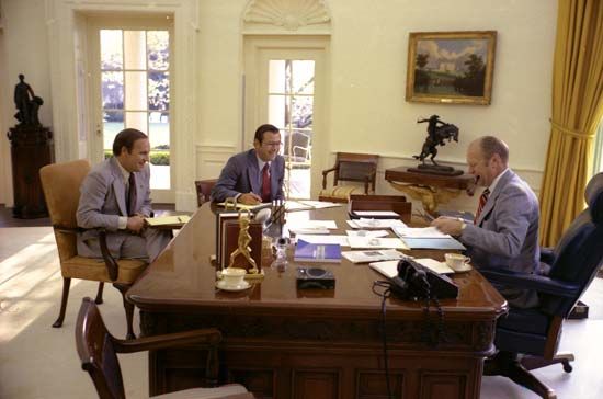 Filmando a madrasta peituda quicando no pau - Dick Cheney in the Oval Office